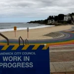 Kemunculan Bola Hitam Misterius di Pantai Coogee Australia